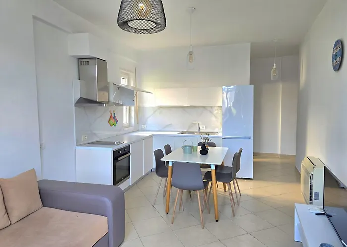 In Gjiri I Lalzit Near Sandy