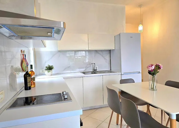 In Gjiri I Lalzit Near Sandy Lägenhet *