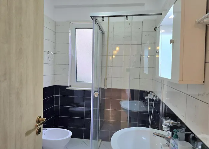 In Gjiri I Lalzit Near Sandy * Plazhi San Pietro