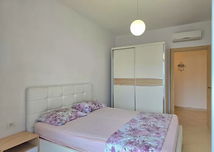 In Gjiri I Lalzit Near Sandy