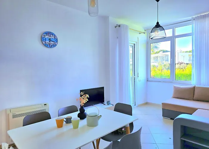 In Gjiri I Lalzit Near Sandy Plazhi San Pietro