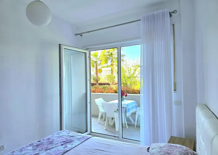 In Gjiri I Lalzit Near Sandy Plazhi San Pietro