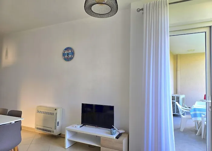 In Gjiri I Lalzit Near Sandy * Plazhi San Pietro