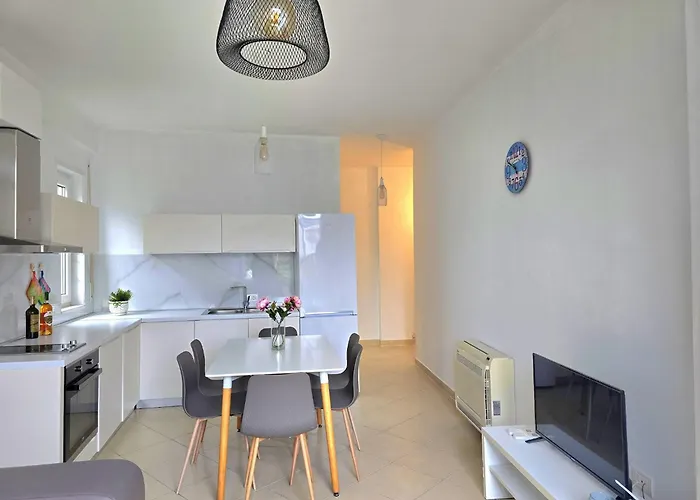 In Gjiri I Lalzit Near Sandy Lägenhet Plazhi San Pietro