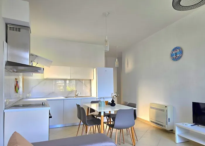 In Gjiri I Lalzit Near Sandy *