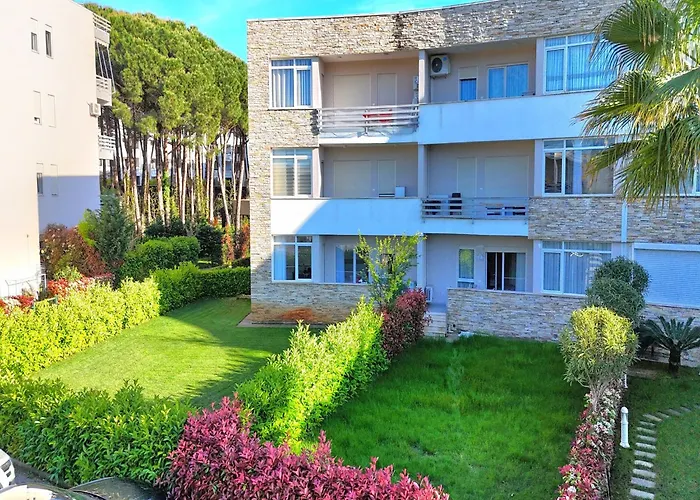 In Gjiri I Lalzit Near Sandy Lägenhet *